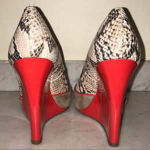 Gorgeous Tory Burch wedges